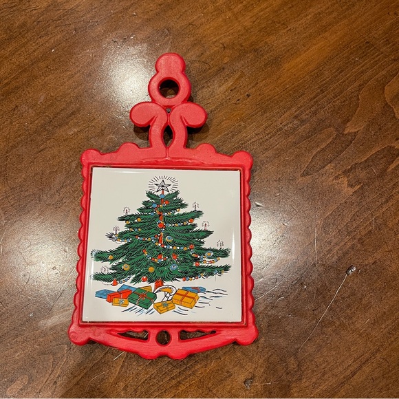 Vintage Festive Red and Green Christmas Tree cast iron trivet - Picture 2 of 3